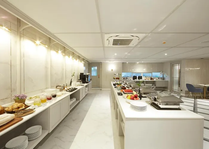 The Quarter Ploenchit By Uhg Bangkok