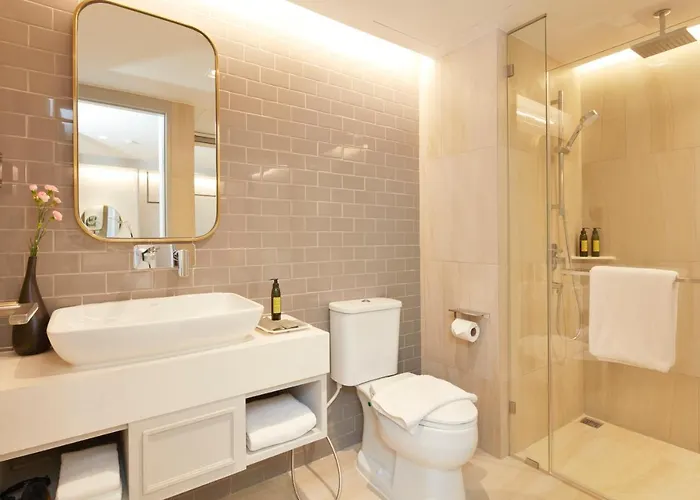 The Quarter Ploenchit By Uhg 4*