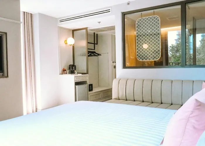Hotel The Quarter Ploenchit By Uhg Bangkok